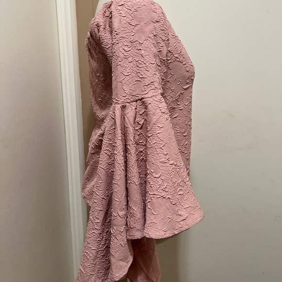 Romeo & Juliete Couture Misty Rose Bell Sleeve Off The Shoulder Textured Blouse - Picture 4 of 9